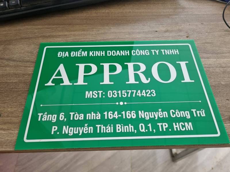 Bảng hiệu mica nhỏ