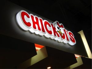 Chữ mica hút nổi sáng đèn